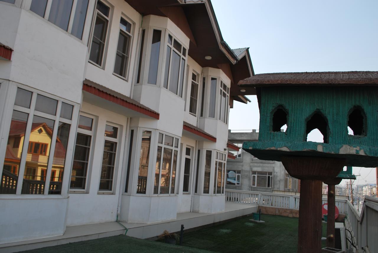 Kaisar Hotel Srinagar  Luaran gambar