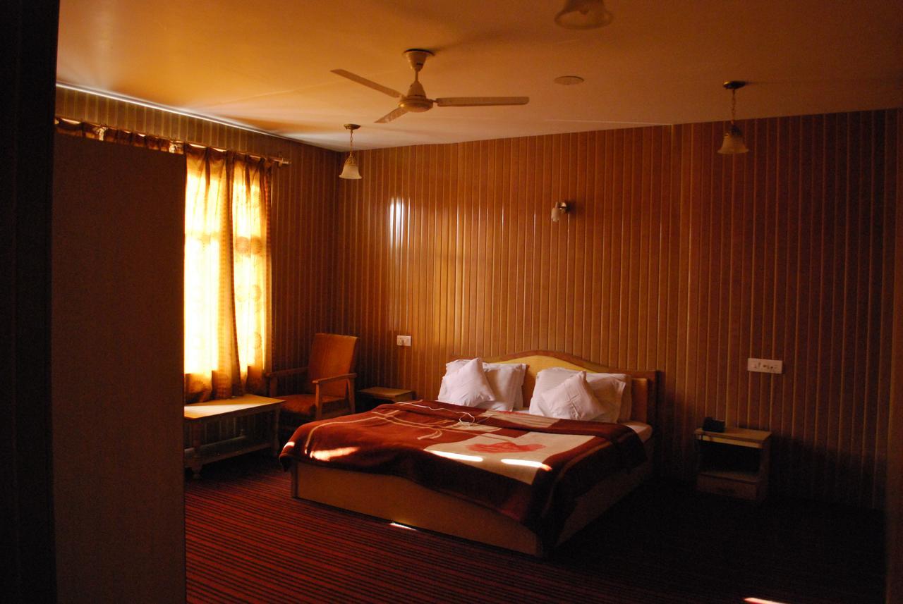 Kaisar Hotel Srinagar  Luaran gambar